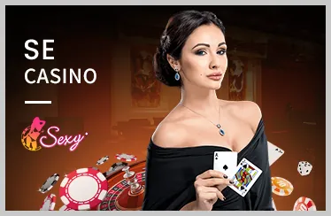 Bàn Poker với chip và quân bài